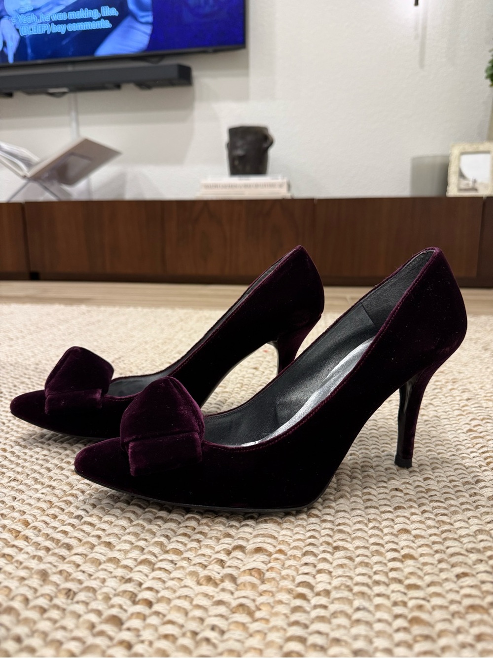 Vintage Stuart Weitzman Plum Velvet Bow Pumps - Sz 8.5